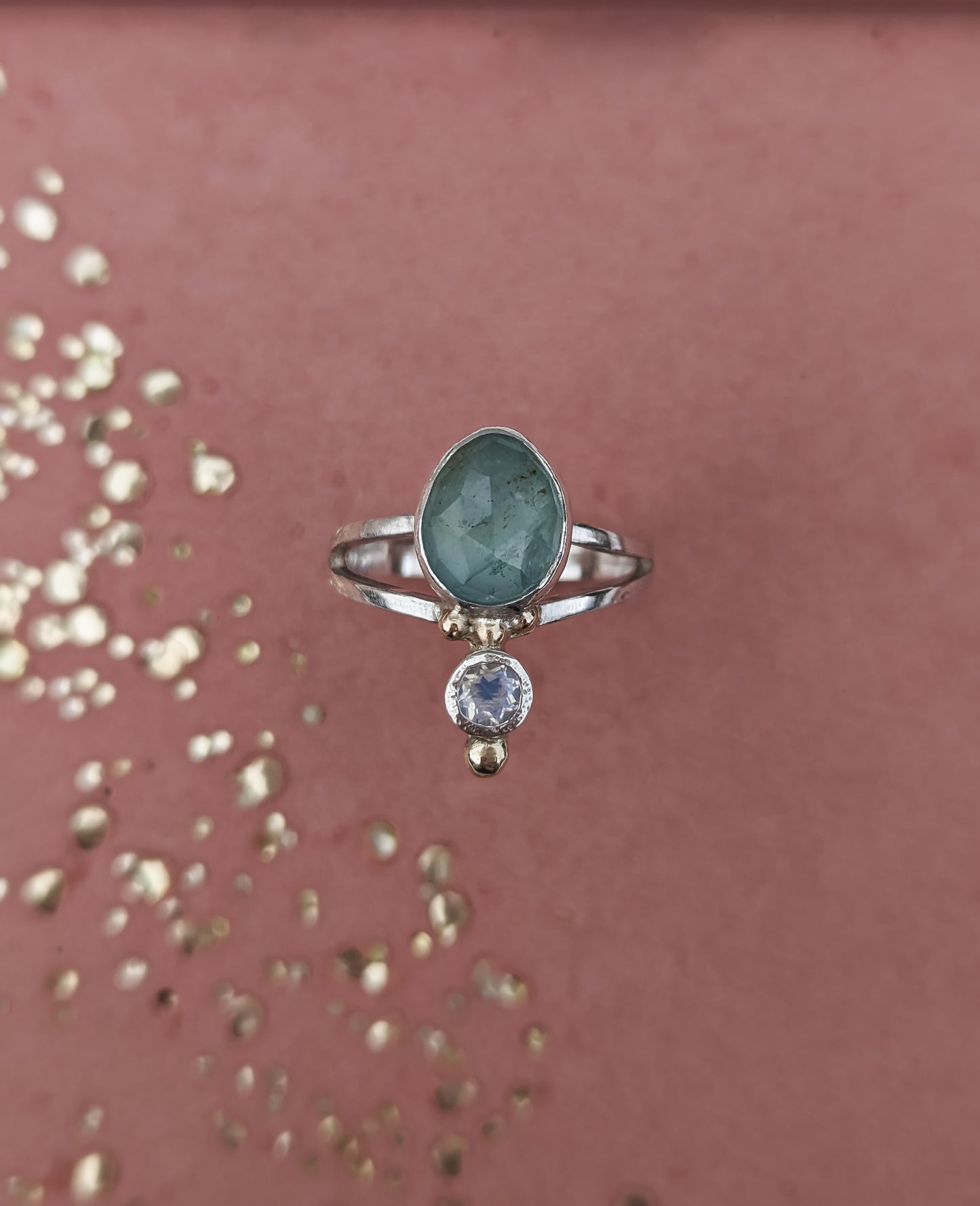 Aquamarine and faceted Moonstone ring with 9ct gold
